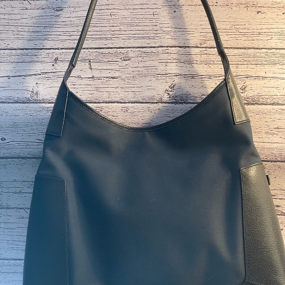 Salvatore Ferragamo Elegant Blue and Black Shoulder Bag with Sleek Design - Picture 3 of 16